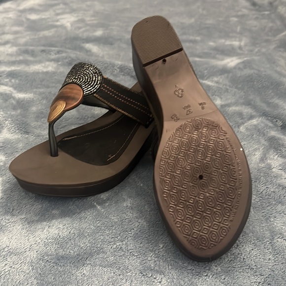 Grendha Womens Size 8 Brown Thong Platform Wedge Sandals Flip Flops Shoes - Picture 4 of 6